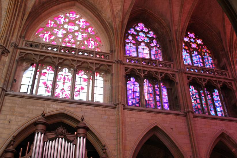 Les Vitraux de la Cathédrale de Nevers